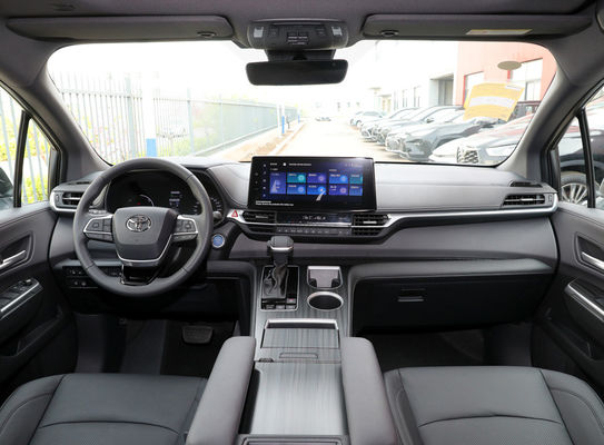 MPV подержанная Toyota Sienna с естественным типом двигателя и светодиодными фарами