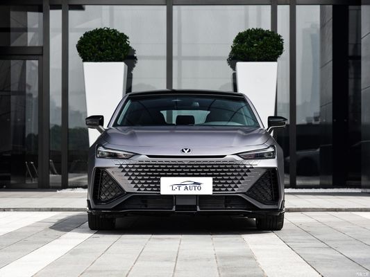 5-местный Чанган UNI-V Седан 2023 2024 1.5T 2.0T UNI-V Бензиновый автомобиль в пределах вашего бюджета