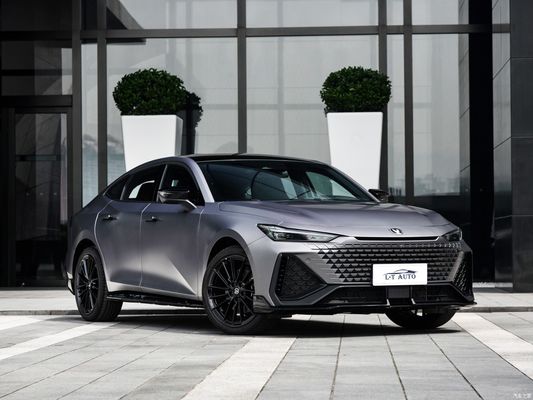 5-местный Чанган UNI-V Седан 2023 2024 1.5T 2.0T UNI-V Бензиновый автомобиль в пределах вашего бюджета
