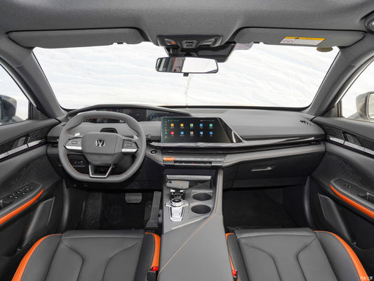 5-местный Чанган UNI-V Седан 2023 2024 1.5T 2.0T UNI-V Бензиновый автомобиль в пределах вашего бюджета
