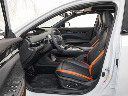 5-местный Чанган UNI-V Седан 2023 2024 1.5T 2.0T UNI-V Бензиновый автомобиль в пределах вашего бюджета