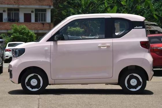Произведенный Wuling Mini Ev Car 120 км Тернарийный литий Wuling Электромобиль для рынков страны