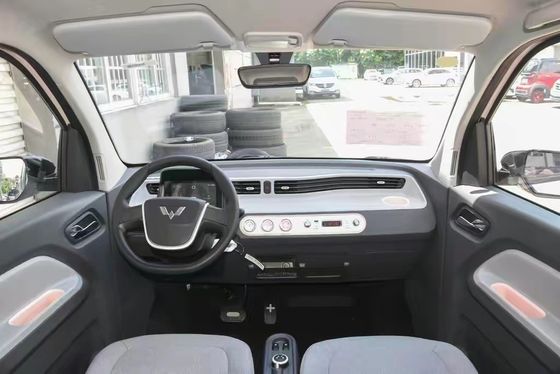 Произведенный Wuling Mini Ev Car 120 км Тернарийный литий Wuling Электромобиль для рынков страны