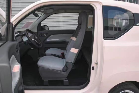 Произведенный Wuling Mini Ev Car 120 км Тернарийный литий Wuling Электромобиль для рынков страны