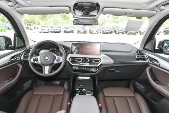 BMW iX3 Электрический патрульный автомобиль 4 или 5 мест Максимальная лошадиная мощность 286 л.с. Общий крутящий момент 400 Нм