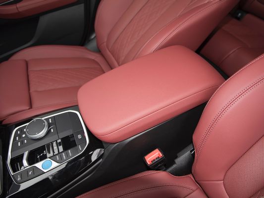 BMW iX3 Электрический патрульный автомобиль 4 или 5 мест Общая мощность 210 кВт Максимальная скорость 180 кВт/ч
