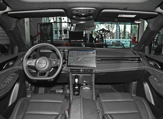 Lynkco 03 2.0 Турбонаддувный спортивный седан 4684x1843x1460 Силиндры 4 Высокоинтеллектуальный
