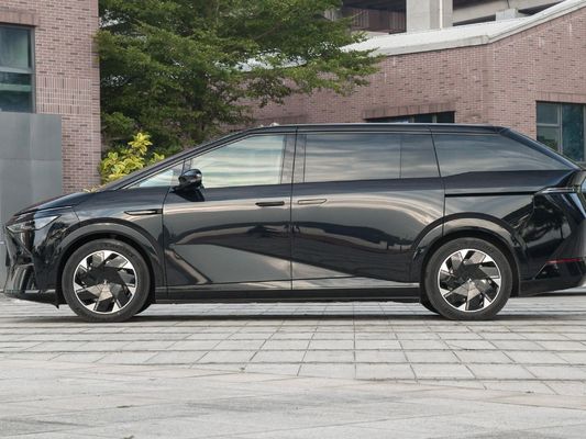 Большой семейный MPV Xpeng X9 Electric 702KM NEDC Ultra Long Range 7-местный энергетический автомобиль