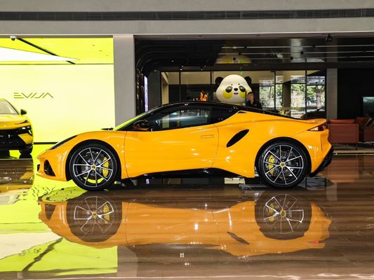 Спортивный автомобиль Lotus Emira раскрывает полный потенциал литиевой электроэнергии