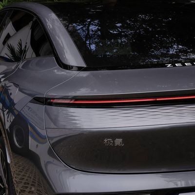 Zeekr 007 Чистый электрический автомобиль с двойным электродвигателем