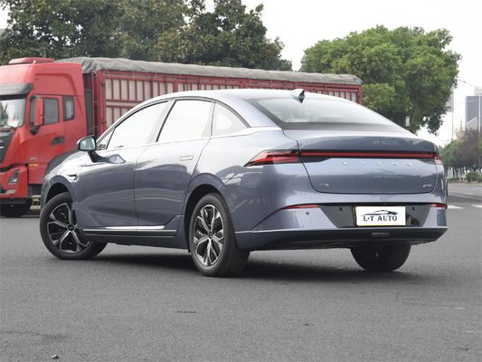Xpeng P5 EV Vehicles напрямую продают китайские электромобили в различных цветах