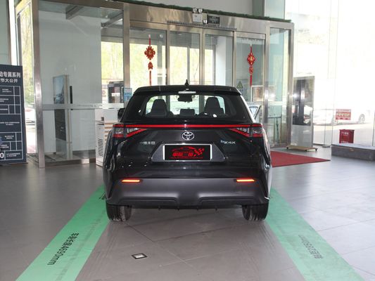 Продолжайте развиваться в своей отрасли с Toyota BZ4X, самым эффективным длительным внедорожником