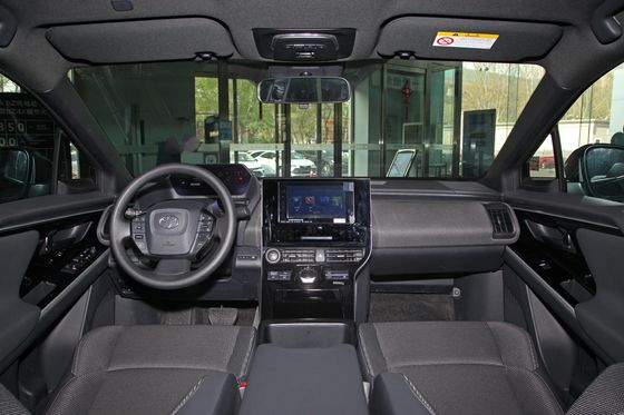 Продолжайте развиваться в своей отрасли с Toyota BZ4X, самым эффективным длительным внедорожником