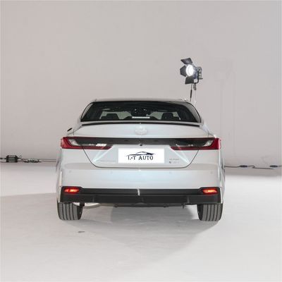 Гибридный бензин Toyota Camry Седан Евро VI Стандарт выбросов 2024 Транспортные средства 0 км Подержанный автомобиль