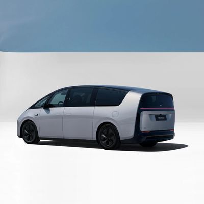Lixiang Mega 7-местный MPV 4WD Чистый электрический автомобиль с максимальной мощностью 400 кВт 5350x1965x1850