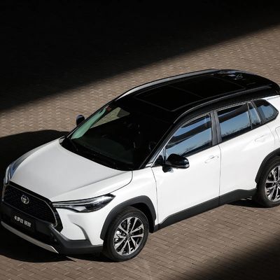 4460x1825x1620 Бензиновый Toyota Corolla Cross 2.0L Бензиновый внедорожник 4 двери 5 мест Для дома