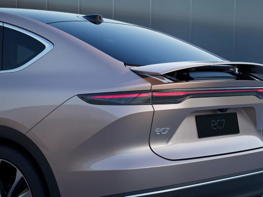 NIO EC7 Long Range EV SUV с колесной базой 2960 мм и 5-дверной 5-местной конструкцией кузова