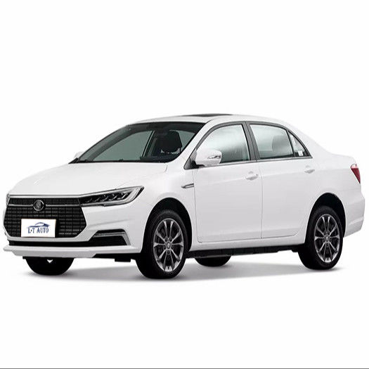 2024 BYD Qin PLUS DM-i 55KM Champion Edition Аккумуляторный электромобиль в черном цвете