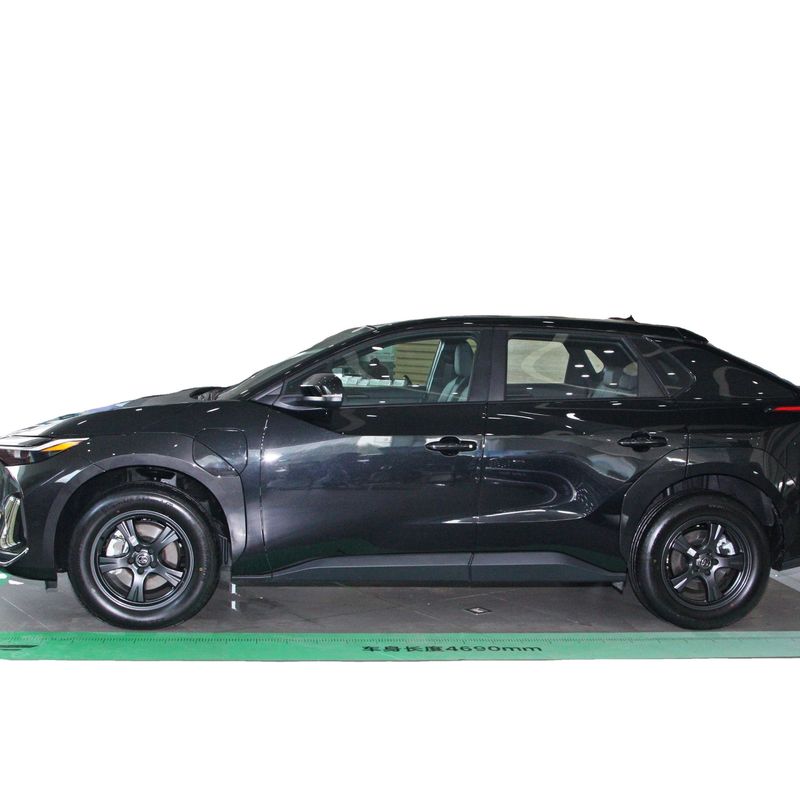 Продолжайте развиваться в своей отрасли с Toyota BZ4X, самым эффективным длительным внедорожником