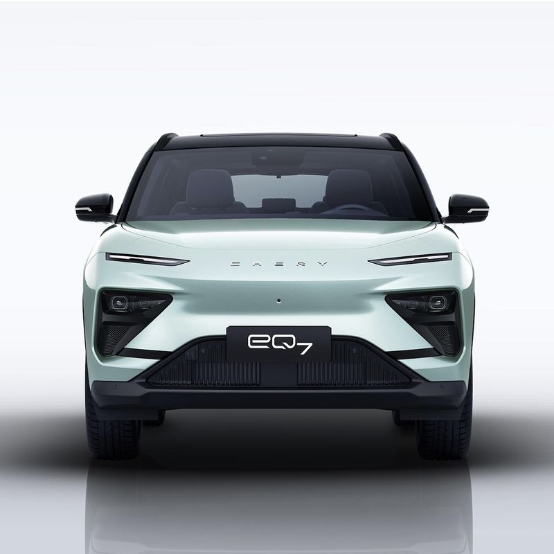 Ознакомьтесь с будущим вождения с 2024 Chery EQ7 5-местным внедорожником и литийным аккумулятором